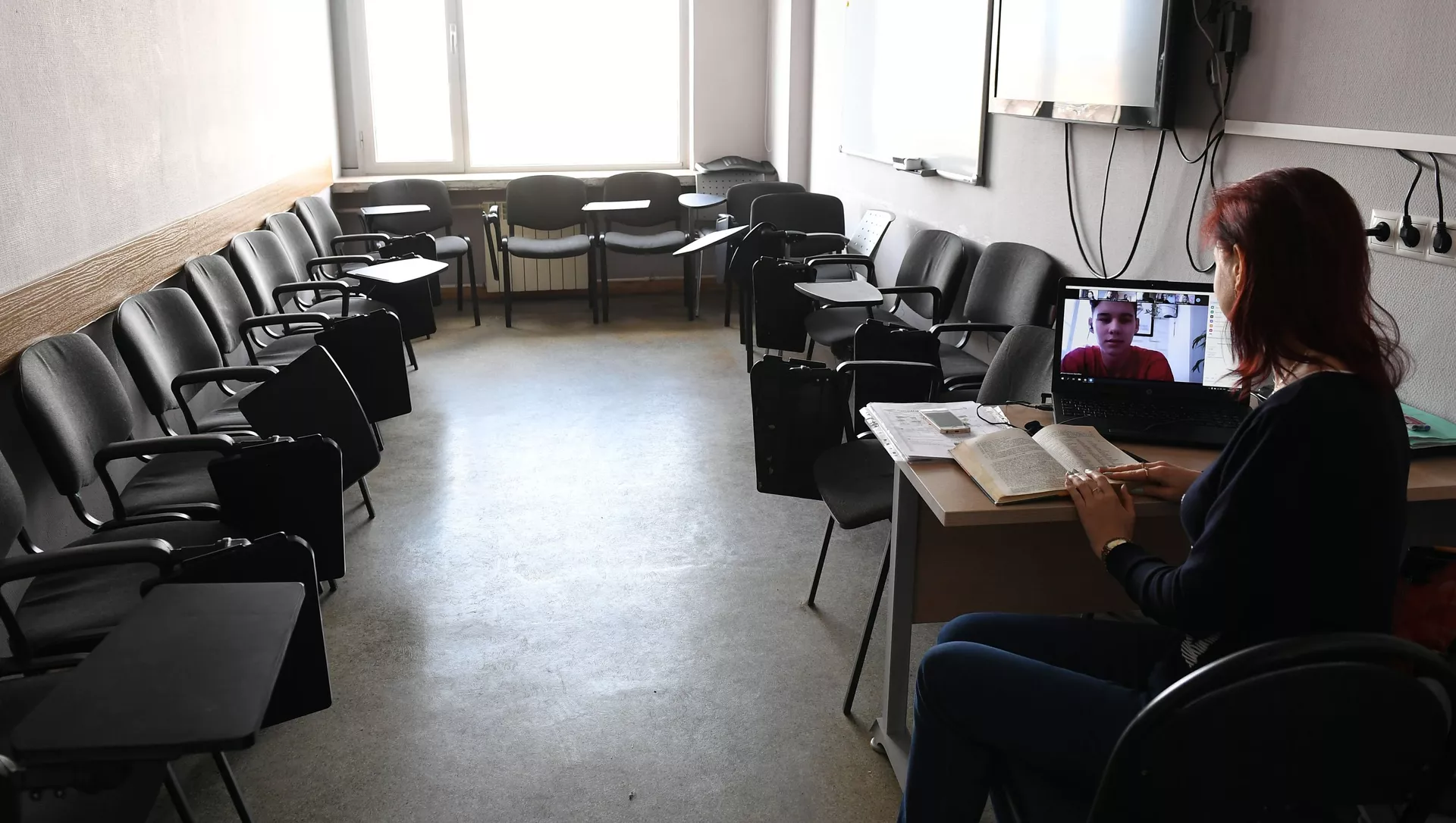 Преподаватель проводит онлайн урок в университете - 俄罗斯卫星通讯社, 1920, 30.04.2021