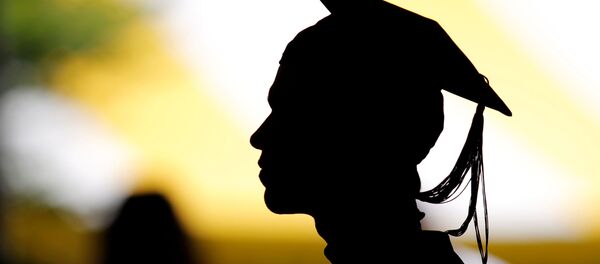 Выпускник университета - 俄罗斯卫星通讯社