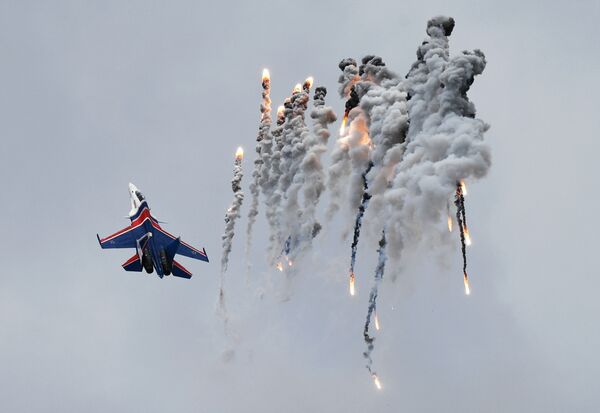 Истребитель Су-30СМ пилотажной группы Русские витязи на авиационном празднике в честь Дня Победы в Кубинке - 俄羅斯衛星通訊社