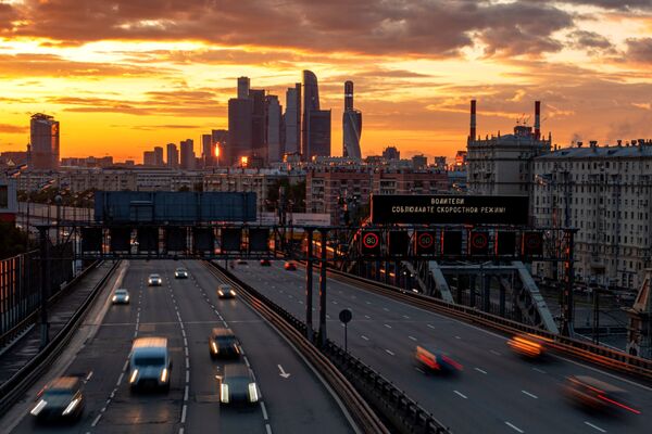 Закат над Третьим транспортным кольцом в Москве - 俄罗斯卫星通讯社