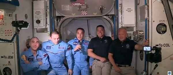 Астронавты NASA перешли с корабля Crew Dragon на МКС - 俄罗斯卫星通讯社