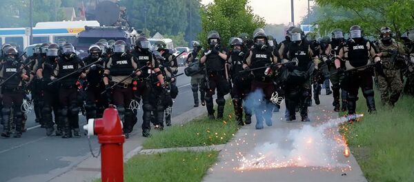 Сотрудники полиции во время протестов в Миннеаполисе - 俄罗斯卫星通讯社