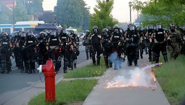 Сотрудники полиции во время протестов в Миннеаполисе - 俄羅斯衛星通訊社