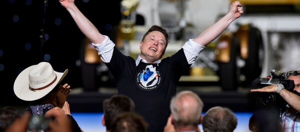 Основатель SpaceX  Илон Маск после запуска ракеты Falcon 9 - 俄罗斯卫星通讯社