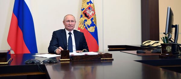 1 июня 2020. Президент РФ Владимир Путин в День защиты детей проводит встречу в режиме телемоста с уполномоченным по правам ребенка Анной Кузнецовой и многодетными семьями.  - 俄羅斯衛星通訊社