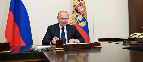 1 июня 2020. Президент РФ Владимир Путин в День защиты детей проводит встречу в режиме телемоста с уполномоченным по правам ребенка Анной Кузнецовой и многодетными семьями. - 俄罗斯卫星通讯社