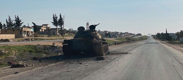 Автомобильная дорога М-5 Дамаск - Алеппо, освобожденная от боевиков, в Сирии.  - 俄罗斯卫星通讯社