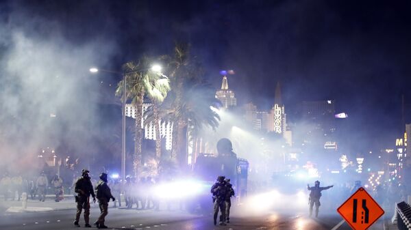 Полиция Лас Вегаса распыляет слезоточивый газ - 俄罗斯卫星通讯社