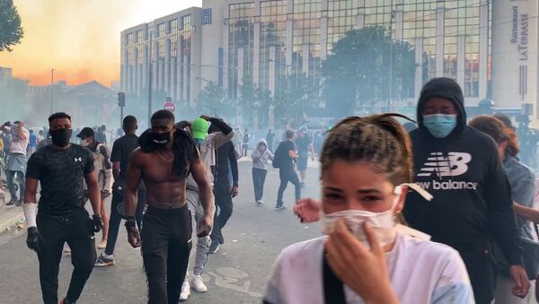 Правоохранители применили слезоточивый газ на акции протеста в Париже - 俄罗斯卫星通讯社