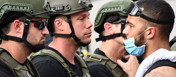 Протестующие и военная полиция на улице Вашингтона. Протестующие и военная полиция на улице Вашингтона. - 俄羅斯衛星通訊社