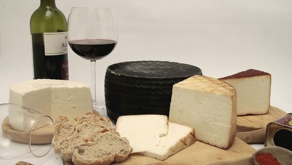 科學家發現紅酒和奶酪有助於老年人避免老年痴呆症 - 俄羅斯衛星通訊社