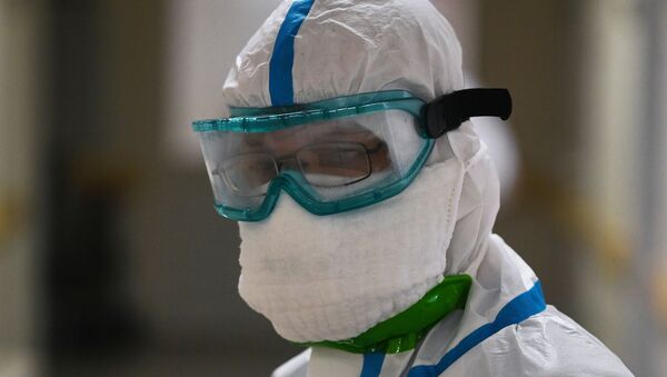Медицинский работник в одном из отделений госпиталя COVID-19 в Центре мозга и нейротехнологий ФМБА России в Москве. - 俄羅斯衛星通訊社