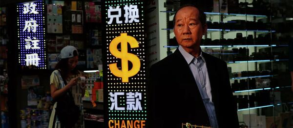 Мужчина в торговом центре Гонконга - 俄羅斯衛星通訊社