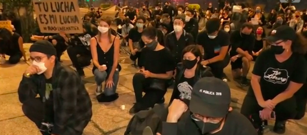 墨西哥城反對美國警察暴力執法的抗議活動最後演變成打砸搶 - 俄羅斯衛星通訊社