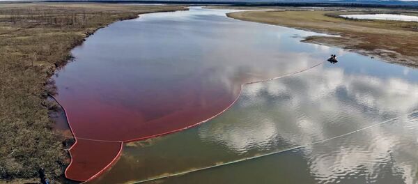 Разлив нефтепродуктов на реках Амбарная и Далдыкан - 俄罗斯卫星通讯社