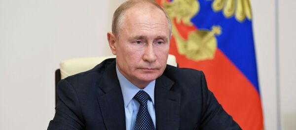 8 июня 2020. Президент РФ Владимир Путин во время встречи в режиме видеоконференции с социальными работниками государственных учреждений и НКО 8 июня 2020. Президент РФ Владимир Путин во время встречи в режиме видеоконференции с социальными работниками государственных учреждений и НКО - 俄羅斯衛星通訊社
