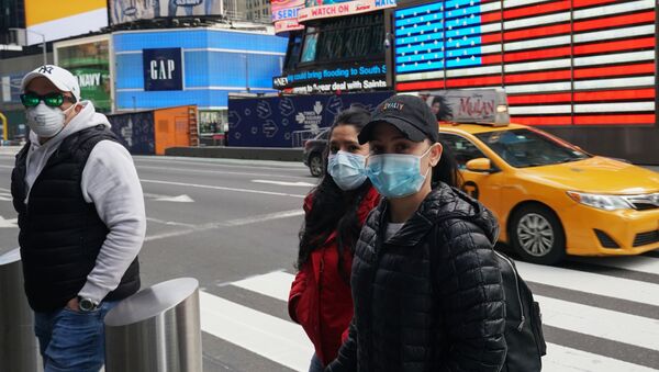 Люди в медицинских масках на улице Нью-Йорка, США - 俄罗斯卫星通讯社