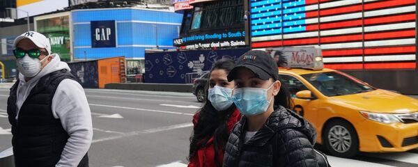 Люди в медицинских масках на улице Нью-Йорка, США - 俄罗斯卫星通讯社