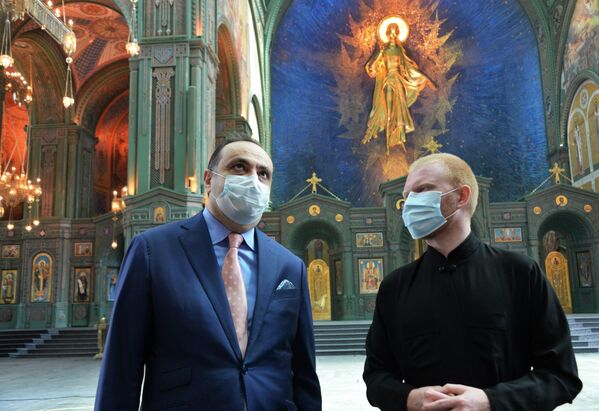 亚美尼亚驻俄大使Vardan Toganyan（左）参观爱国者公园俄军主教堂 - 俄罗斯卫星通讯社