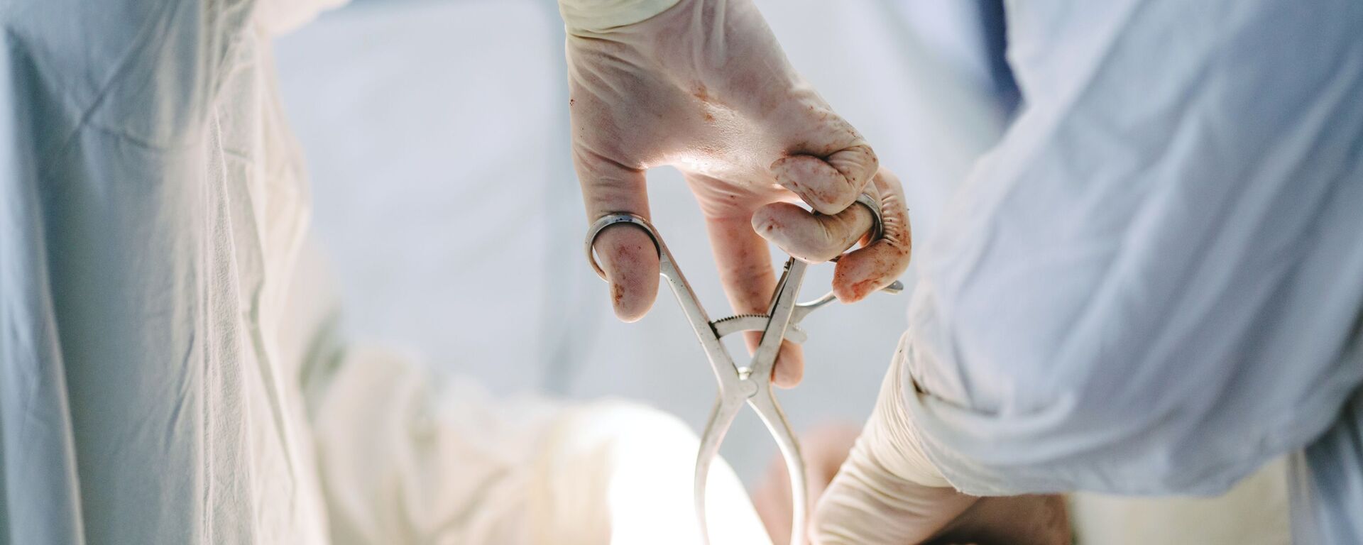 Хирурги во время операции - 俄羅斯衛星通訊社, 1920, 26.06.2021