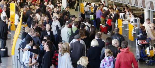 Пассажиры в терминале аэропорта Франкфурта, Германия - 俄罗斯卫星通讯社