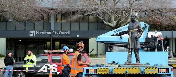 新西兰哈密尔顿市城市命名者的雕像被拆除 新西兰哈密尔顿市城市命名者的雕像被拆除 - 俄罗斯卫星通讯社