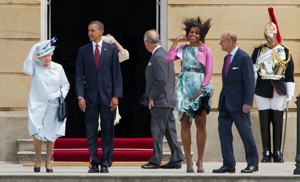 Королева Великобритании Елизавета II, президент США Барак Обама, первая леди США Мишель Обама и принц Филипп, герцог Эдинбургский в Букингемском дворце, 2011 год - 俄罗斯卫星通讯社