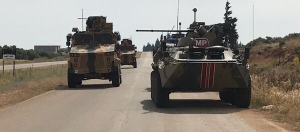 Российские и турецкие военные проводят патрулирование трассы М-4 в Сирии. - 俄羅斯衛星通訊社