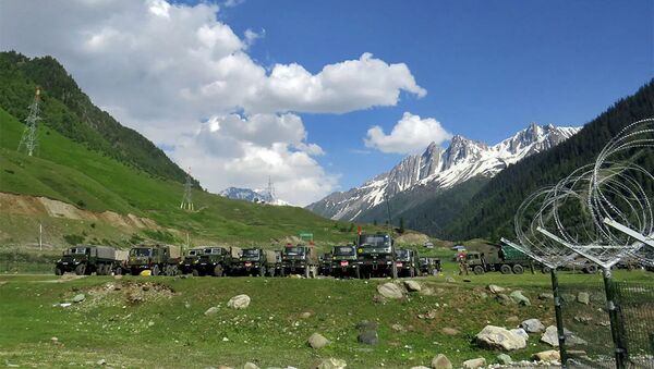 Индийские военные во временном транзитном лагере перед отправлением в Ладакх - 俄罗斯卫星通讯社