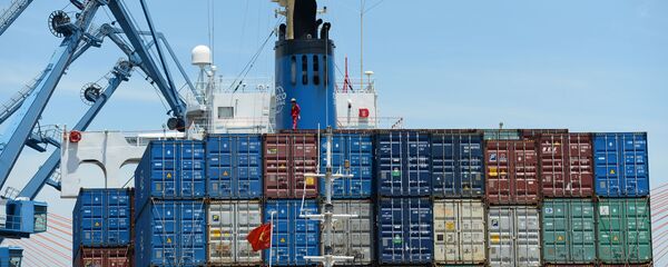 Погрузка контейнеров на корабль в порту вьетнамского города Хайфон Погрузка контейнеров на корабль в порту вьетнамского города Хайфон - 俄罗斯卫星通讯社