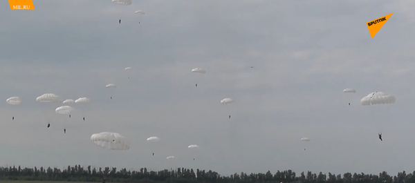 俄罗斯伞兵演习  - 俄罗斯卫星通讯社