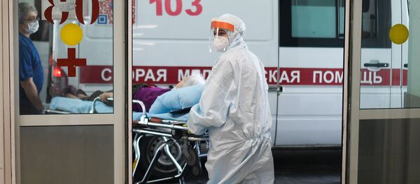 Врачи скорой помощи у приемного отделения городской клинической больницы No 15 имени О. М. Филатова в Москве - 俄罗斯卫星通讯社