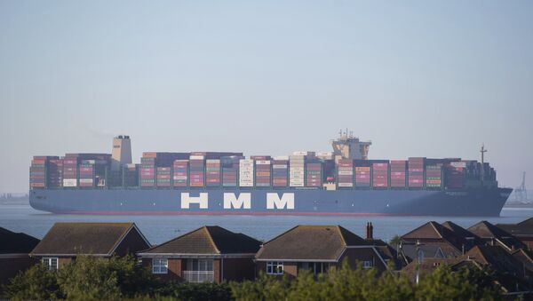 Крупнейший контейнеровоз прибывает из Китая в Великобританию. 14 июня 2020 - 俄羅斯衛星通訊社