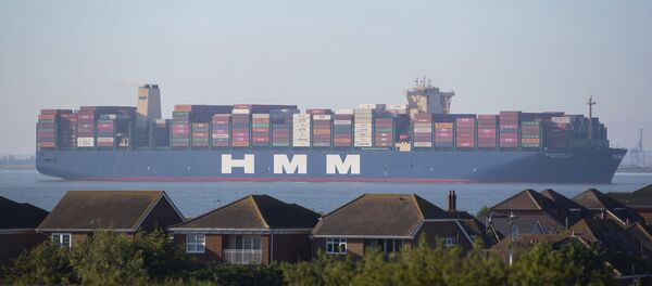 Крупнейший контейнеровоз прибывает из Китая в Великобританию. 14 июня 2020 - 俄罗斯卫星通讯社