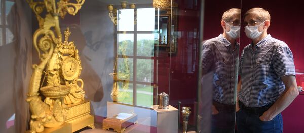 Посетитель в музее Дворец царя Алексея Михайловича Романова в Коломенском - 俄罗斯卫星通讯社