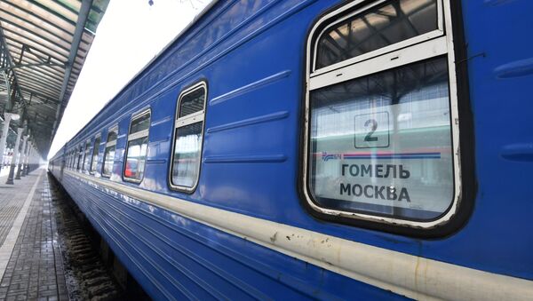 Поезд Москва — Гомель на Белорусском вокзале в Москве - 俄罗斯卫星通讯社