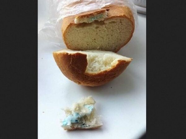 “帶新冠病毒的麵包”：一俄羅斯婦女在麵包中發現醫用口罩 - 俄羅斯衛星通訊社