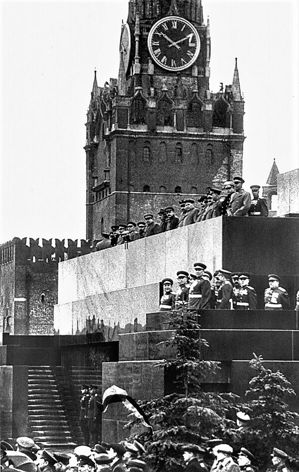紅場勝利日閱兵式時的列寧墓前觀禮台，1945年6月24日  - 俄羅斯衛星通訊社