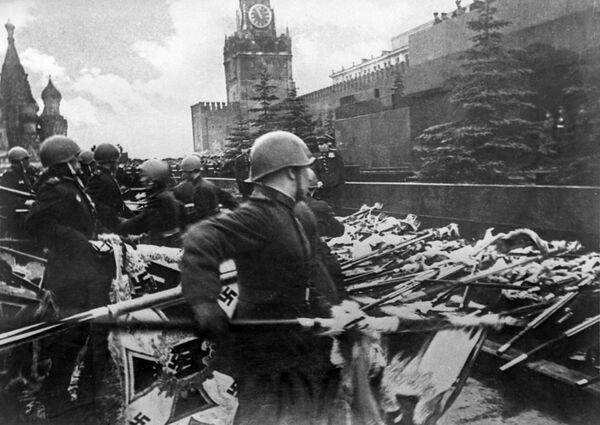 1945年6月24日在莫斯科红场举行胜利日阅兵式以庆祝在二战中粉碎法西斯德国   - 俄罗斯卫星通讯社