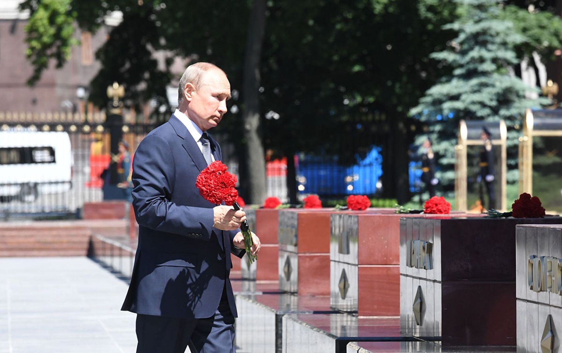 俄罗斯胜利日 普京向无名烈士墓献花