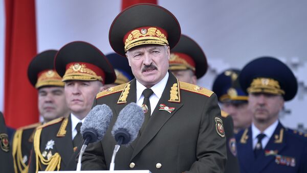 Президент Белоруссии Александр Лукашенко выступает с речью во время военного парада, посвященного 75-й годовщине Победы в Минске, Беларусь - 俄羅斯衛星通訊社