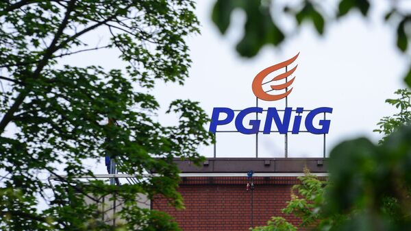 Логотип на здании нефтегазовой компании PGNiG в Варшаве - 俄罗斯卫星通讯社
