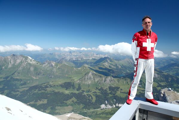 Акробат Freddy Nock позирует на фоне швейцарских Альп - 俄罗斯卫星通讯社
