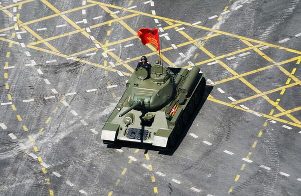 紅場閱兵上的T-34-85坦克 - 俄羅斯衛星通訊社