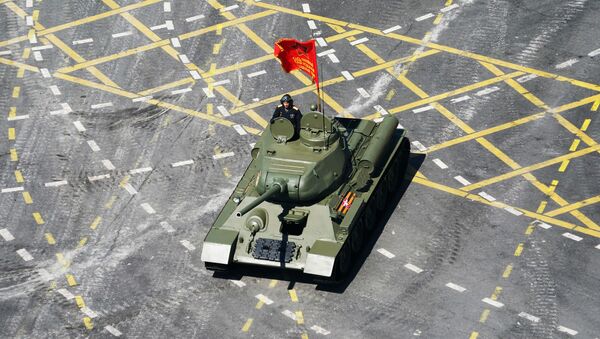 Танк Т-34-85 во время военного парада Победы - 俄羅斯衛星通訊社