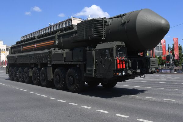 红场胜利阅兵上的“亚尔斯”移动式导弹系统 - 俄罗斯卫星通讯社