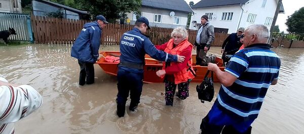 烏克蘭總統辦公室：全國尚有19個地區洪水災情嚴重 - 俄羅斯衛星通訊社