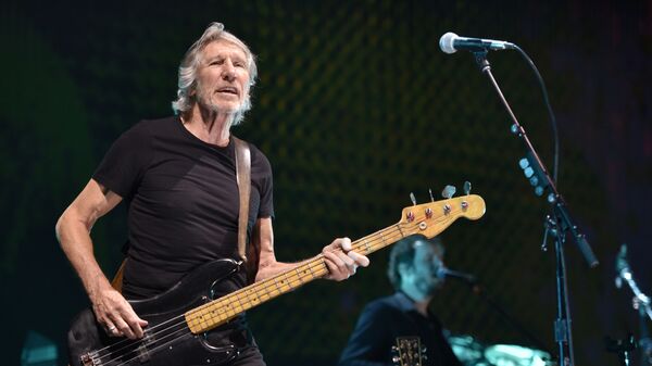 Участник группы Pink Floyd Роджер Уотерс во время выступления в Чикаго, США - 俄罗斯卫星通讯社