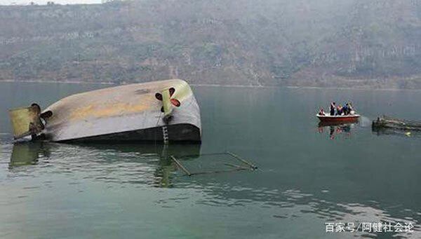 载27人船只在云南翻沉,通过紧急救援已有17名落水人员被搜救上岸 载27人船只在云南翻沉,通过紧急救援已有17名落水人员被搜救上岸 - 俄罗斯卫星通讯社
