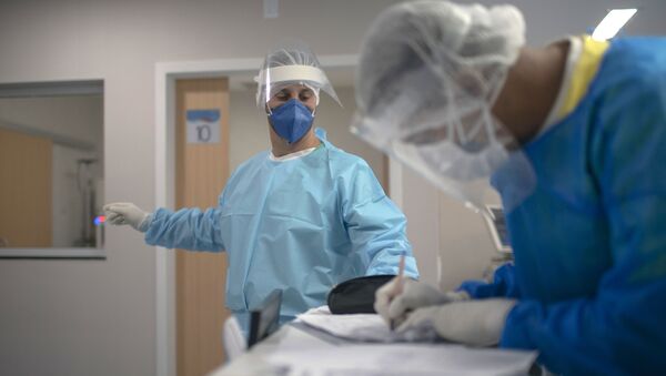 Медсетра во время работы в больнице бразильского города Марика - 俄罗斯卫星通讯社